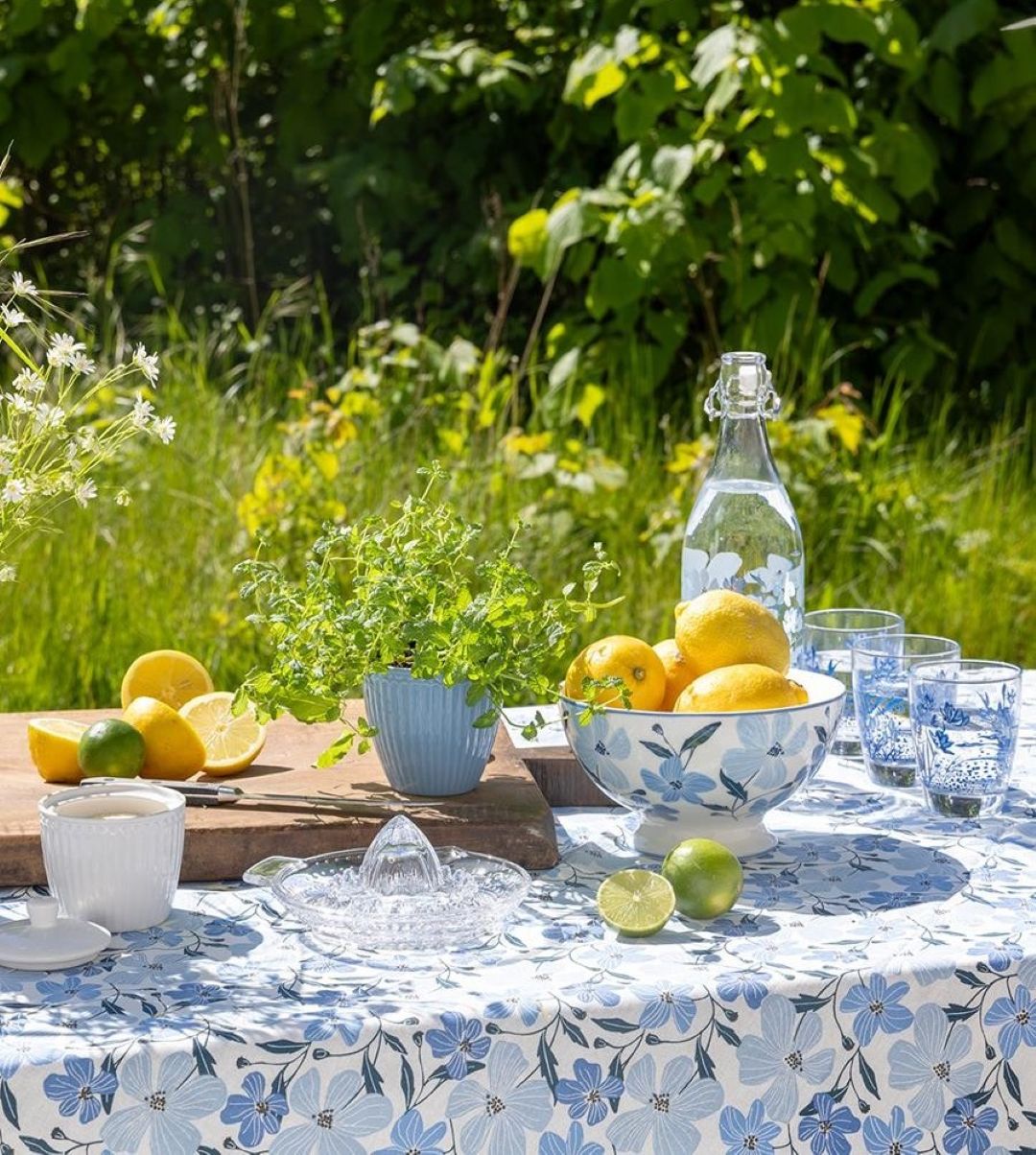 GreenGate Tischdecke Laerke Petit White (150 x 150 cm)